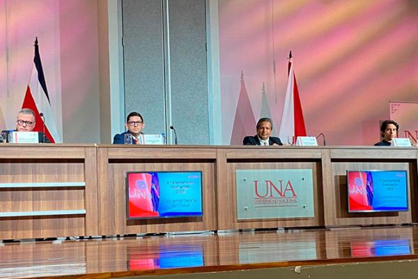 La imagen muestra el II Acto de Graduación de la Facultad de Ciencias de la Salud 2023