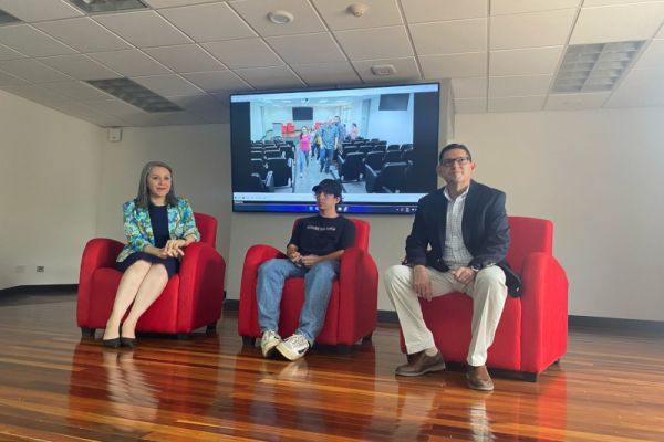 Vicerrectora de Vida Estudiantil, Estudiante de la FEUNA y Decano de la Facultad de Ciencias de la Salud